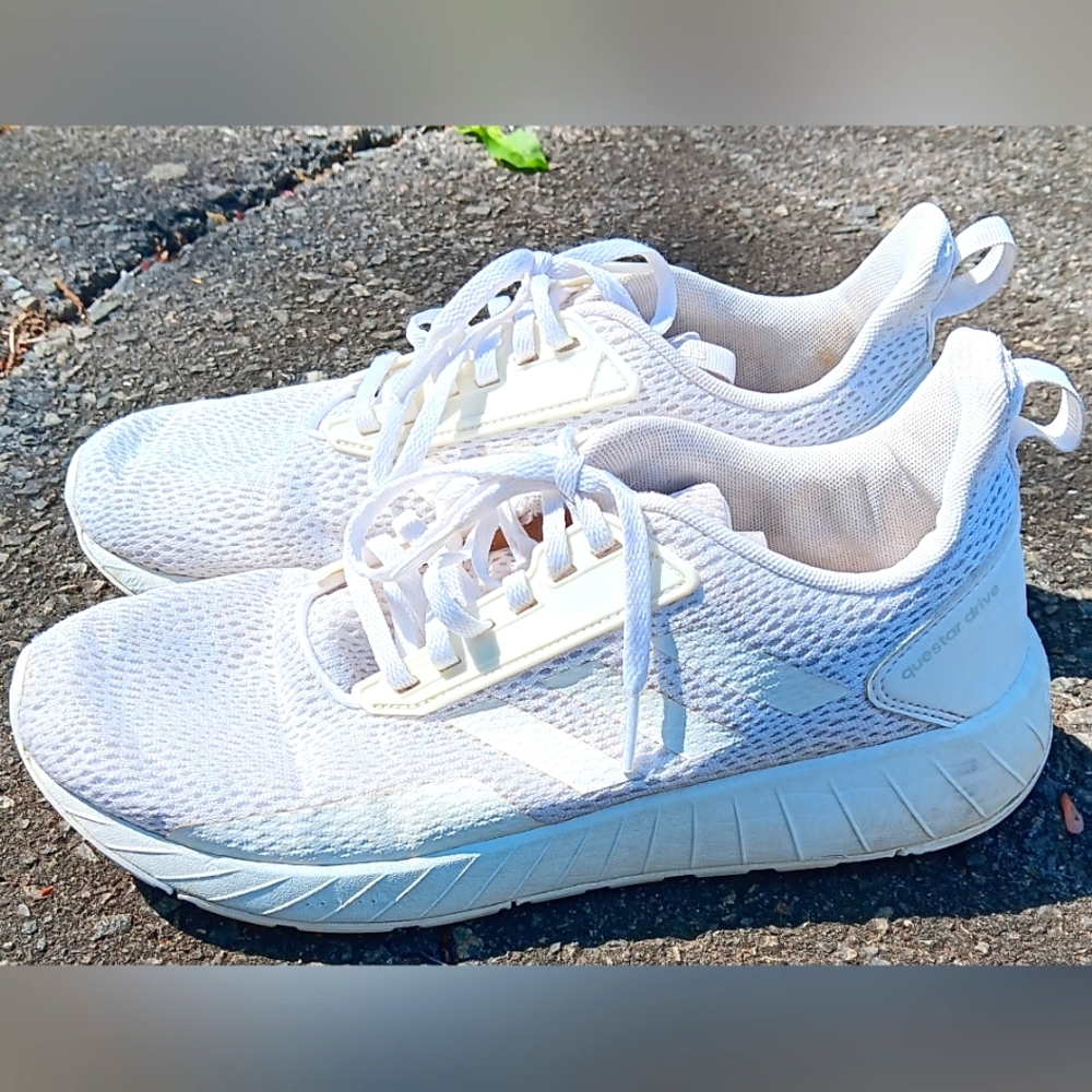 Adidas Cloudfoam white on white athletic sneakers size 9 GUC
